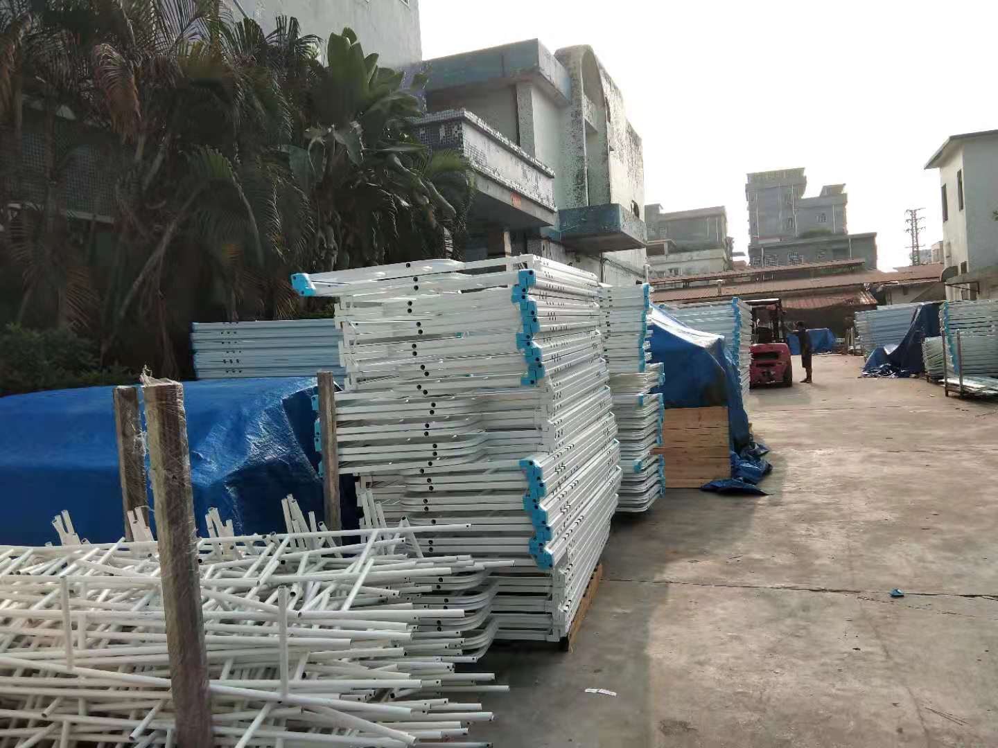 學(xué)生公寓床是卡扣好還是螺絲好？